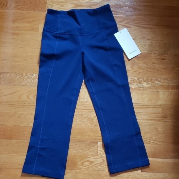 * NWT Lululemon Gather & Crow Crop II Size 2 - Picture 2 of 6